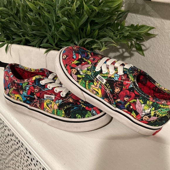 Vans x Marvel Authentic Marvel skate shoe. Toddler size 9. - Picture 3 of 6